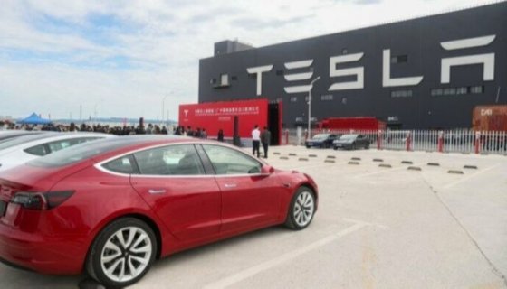 Elon Musk: Tesla'nın yeni otomobili insana ihtiyaç duymayacak