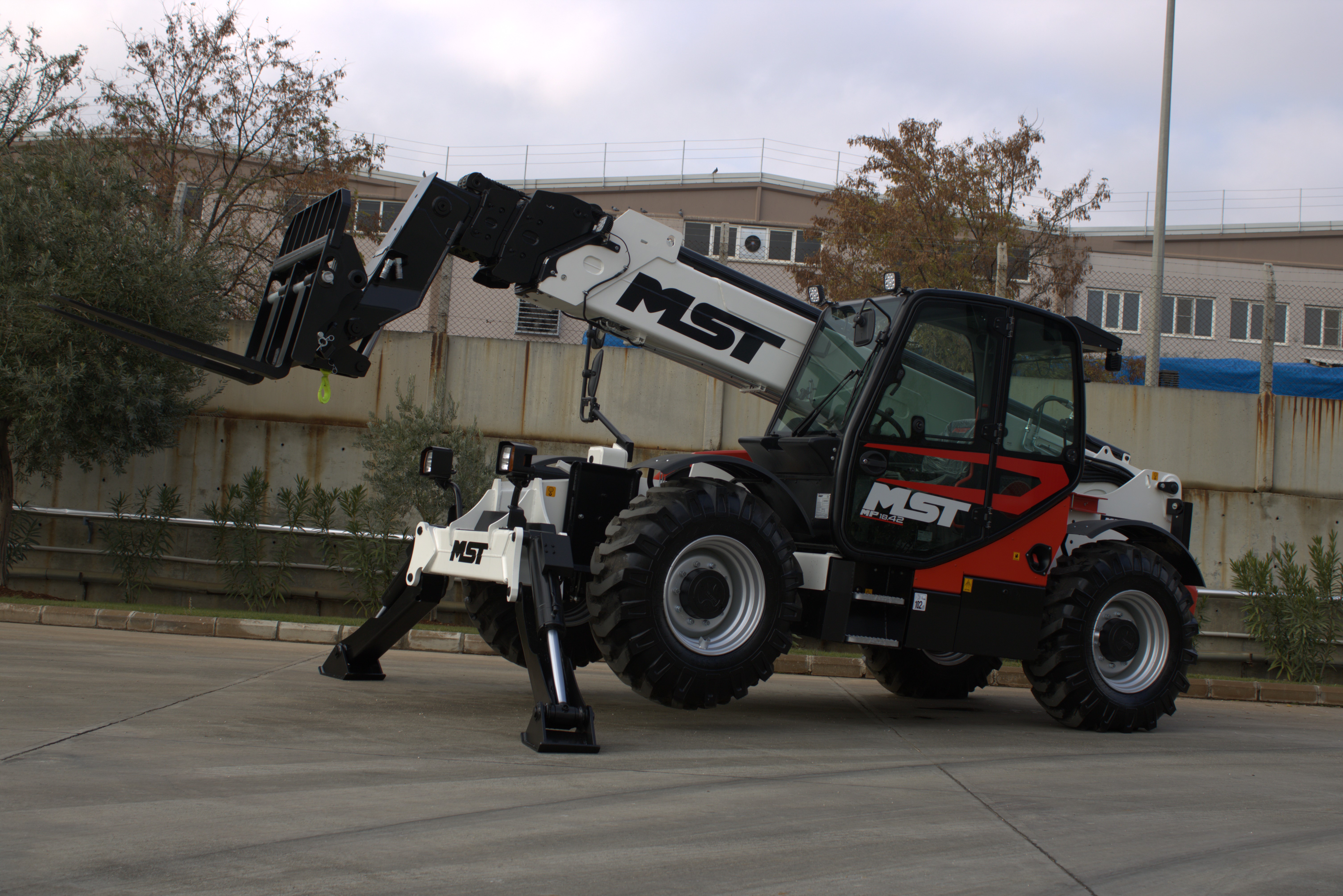 Brisa’nın Lassa lastikleri, MST iş birliği ile Türkiye teleskobik forklift (Telehandler) araç pazarına girdi