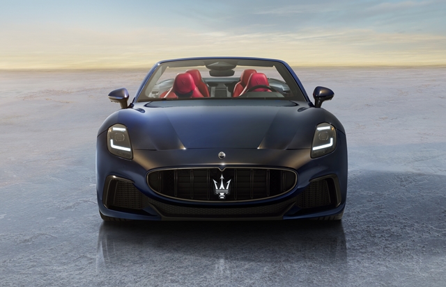 Maserati, üstü açık ikonik tasarımı ve en son teknolojisiyle   sürüş tutkunlarına adanmış Yeni Maserati GranCabrio'yu sunuyor