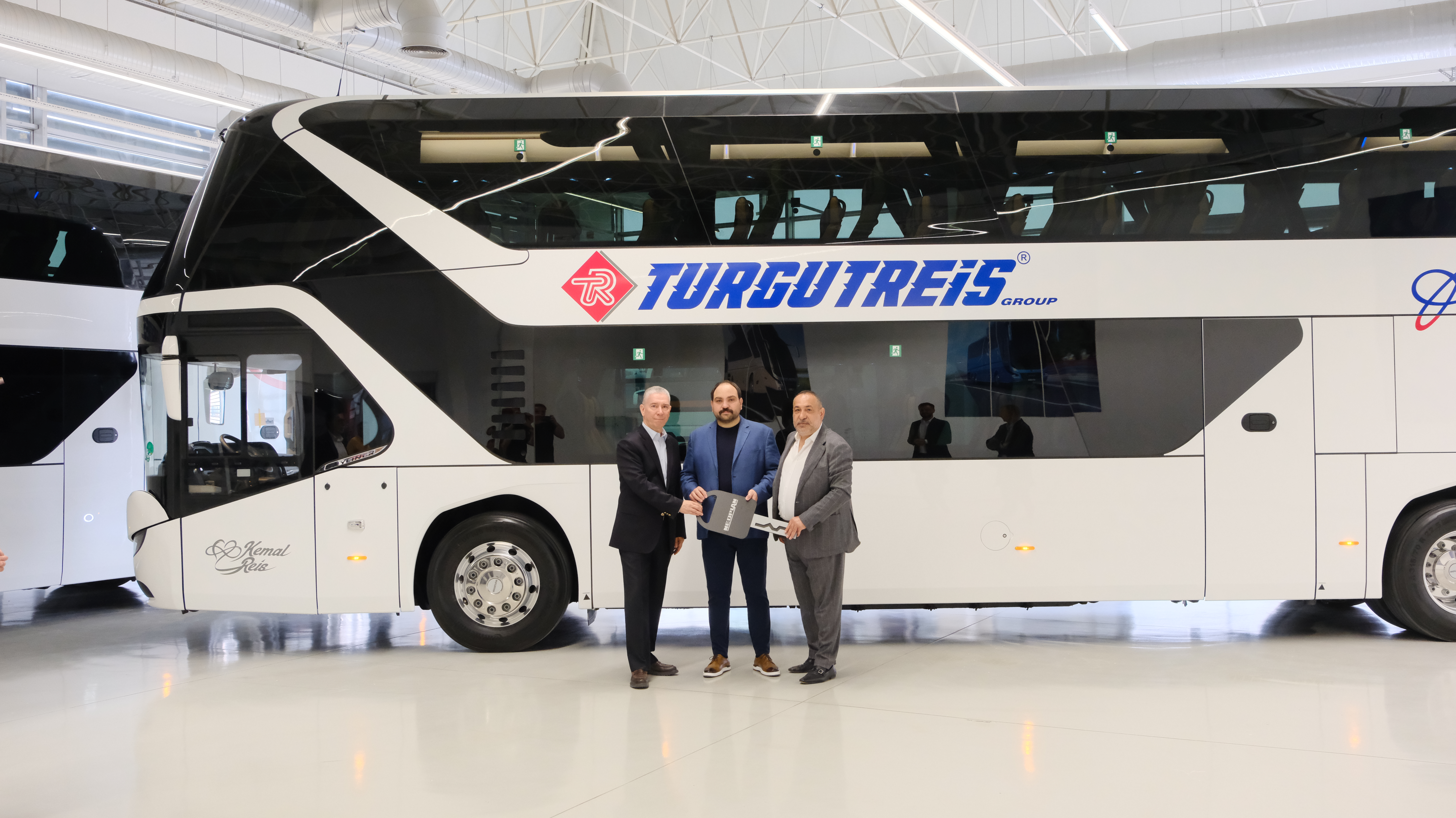MAN, Türkiye'deki ilk çift hikaye otobüs teslimatını Turgutreis Group Turizm'e yaptı