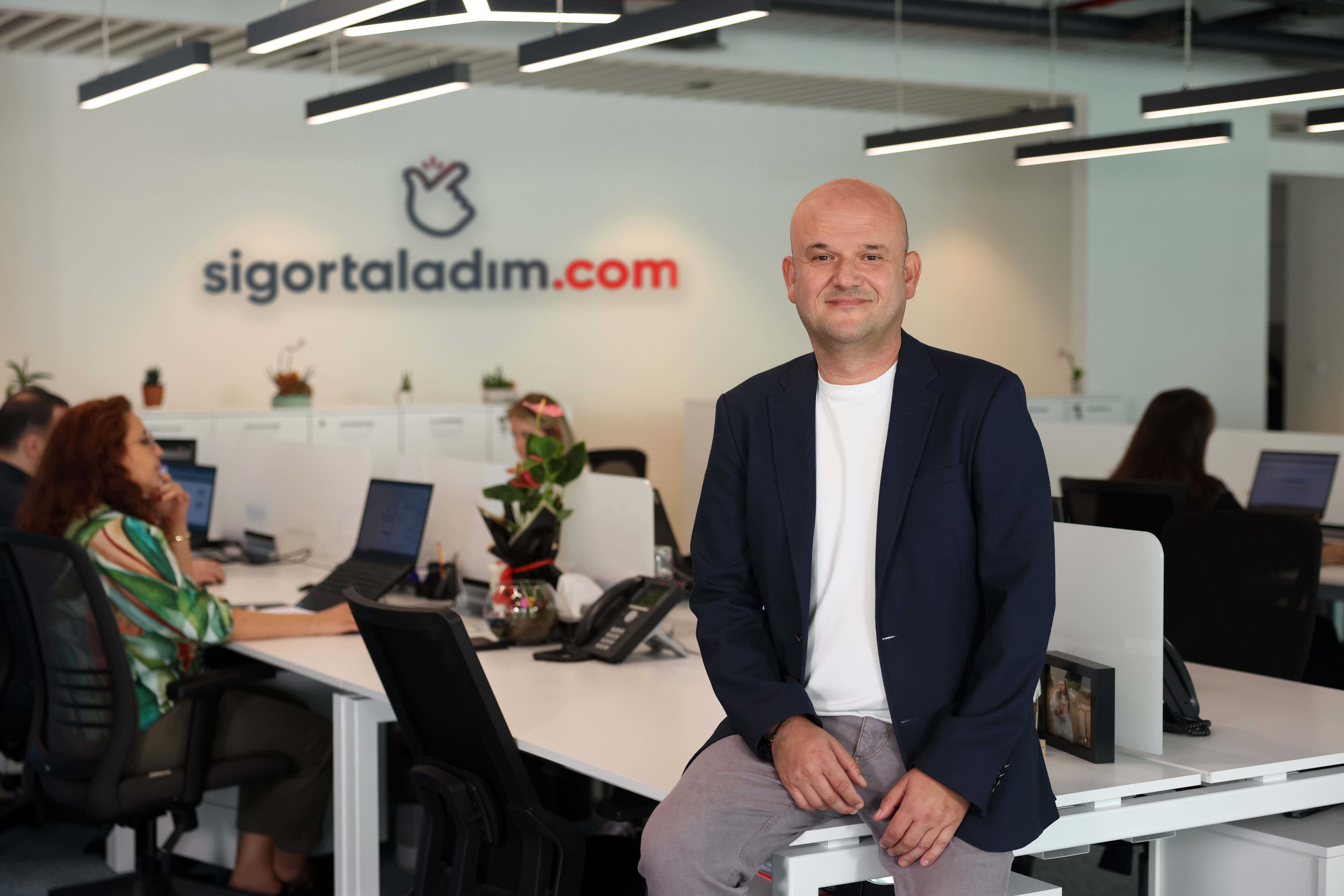 Aracın bakımını yaptırmadan ve en az 7 saat dinlenmeden yola çıkmayın