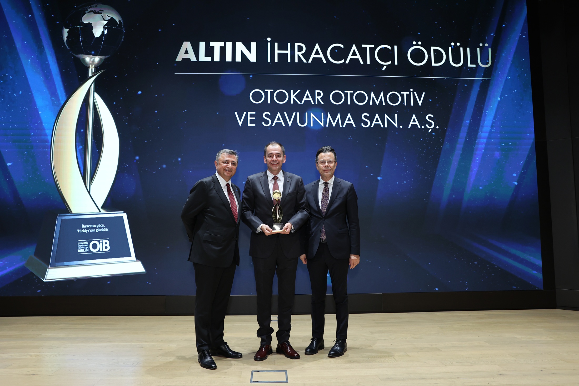 Otokar'a Altın İhracatçı Ödülü