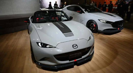 Mazda, MX-5'in Spirit Racing özel versiyonunu tanıttı!