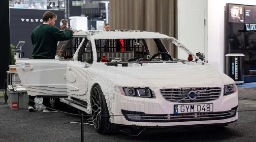 Bu Volvo V70, 350 bin LEGO parçasından oluşuyor!